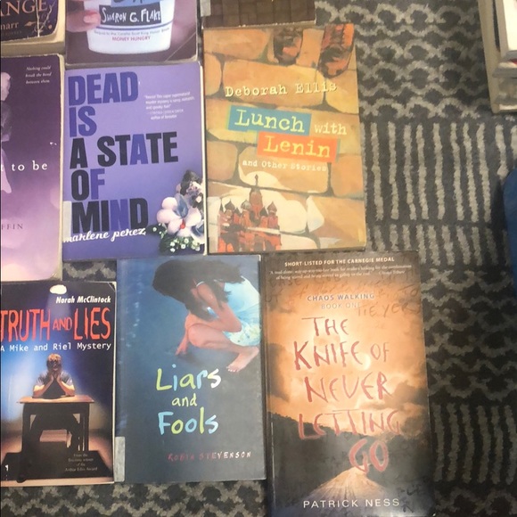 Books - Picture 3 of 4